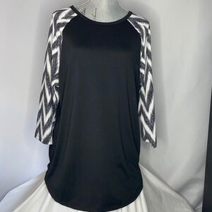 Black & White Chevron Print Randy Tunic, 2XL